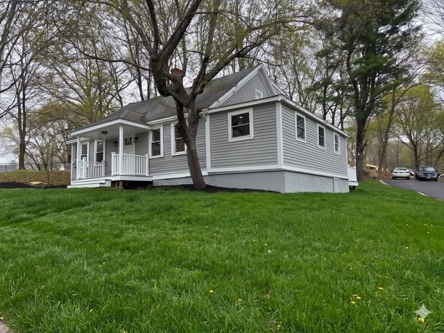 98 Elm St, Blackstone, MA 01504