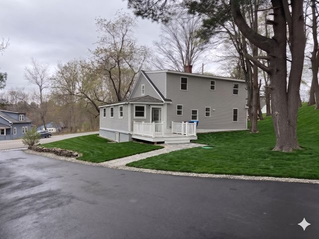 98 Elm St, Blackstone, MA 01504