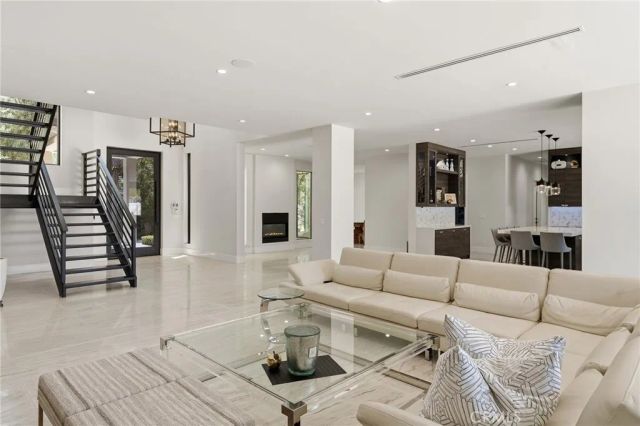 5334 Encino Avenue, Encino, CA 91316