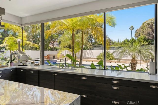 5334 Encino Avenue, Encino, CA 91316