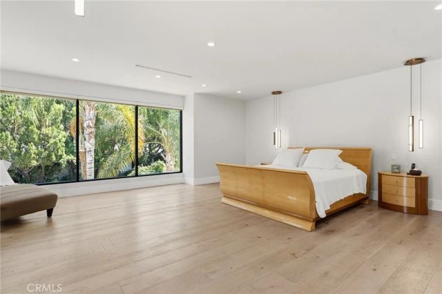 5334 Encino Avenue, Encino, CA 91316