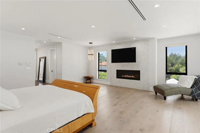 5334 Encino Avenue, Encino, CA 91316