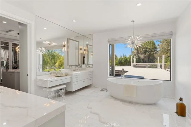 5334 Encino Avenue, Encino, CA 91316