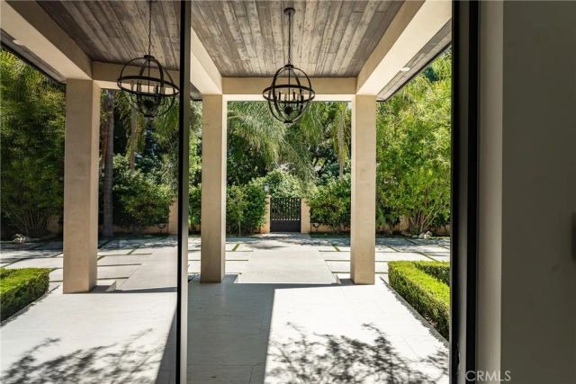 5334 Encino Avenue, Encino, CA 91316