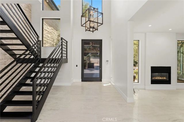 5334 Encino Avenue, Encino, CA 91316