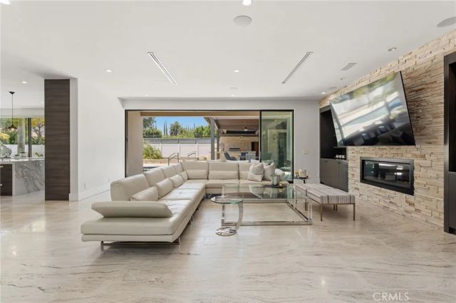 5334 Encino Avenue, Encino, CA 91316