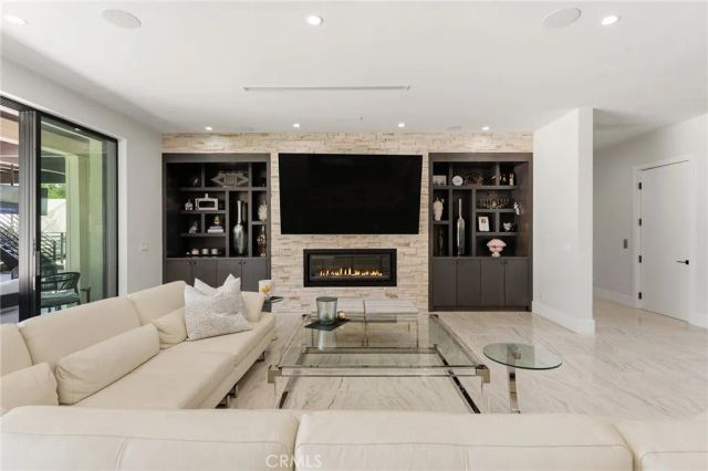 5334 Encino Avenue, Encino, CA 91316