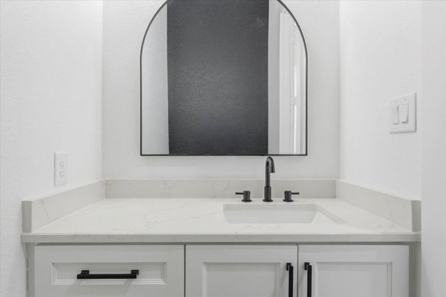 741 S Carroll Street, La Porte, TX 77571