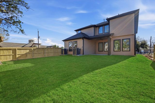 741 S Carroll Street, La Porte, TX 77571