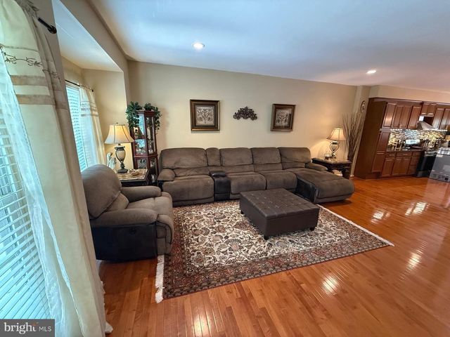 3965 CRESSIDA PL, Woodbridge, VA 22192