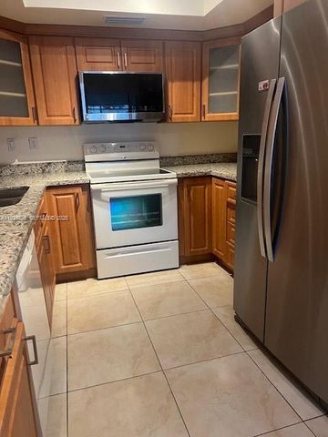 8810 SW 123rd Ct M201, Miami, FL 33186