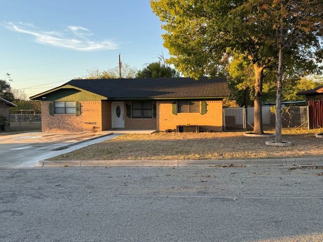 4403 Edgewood Drive, Brownwood, TX 76801