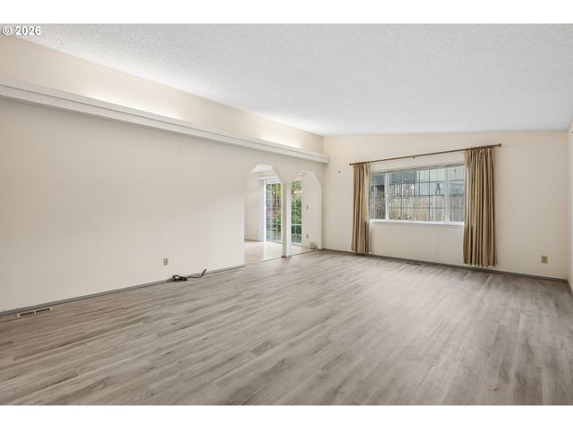 820 Ne COCHRAN Ave, Gresham, OR 97030