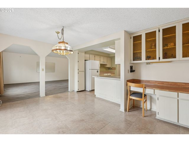 820 Ne COCHRAN Ave, Gresham, OR 97030