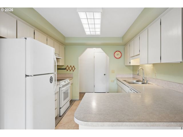 820 Ne COCHRAN Ave, Gresham, OR 97030