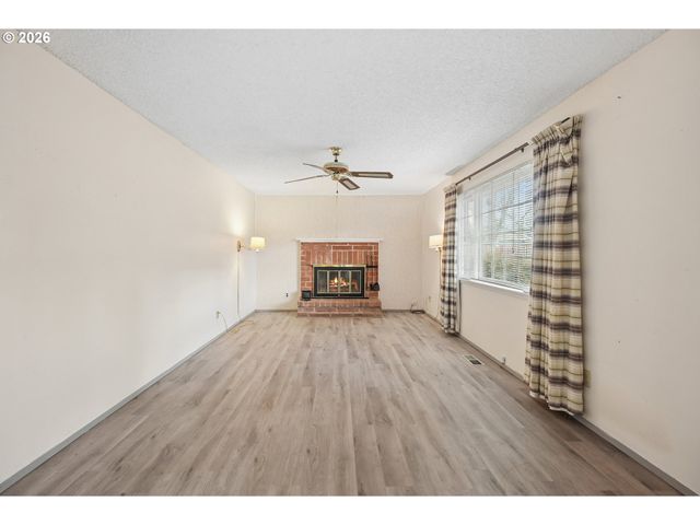 820 Ne COCHRAN Ave, Gresham, OR 97030