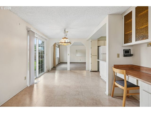 820 Ne COCHRAN Ave, Gresham, OR 97030