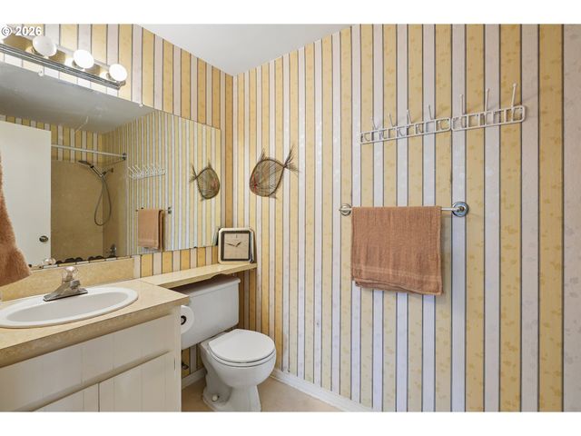 820 Ne COCHRAN Ave, Gresham, OR 97030