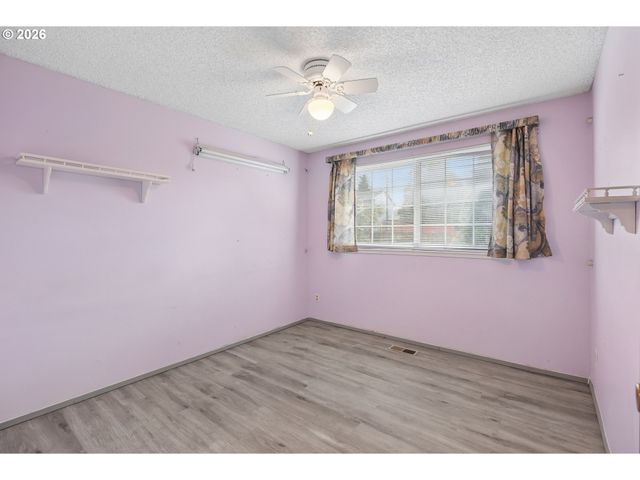 820 Ne COCHRAN Ave, Gresham, OR 97030