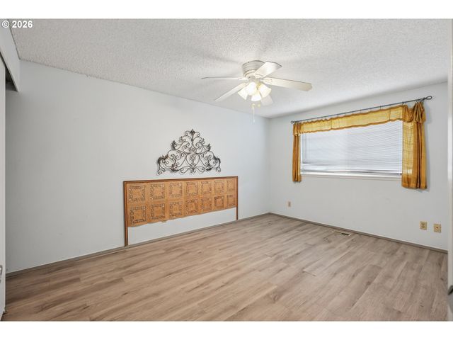 820 Ne COCHRAN Ave, Gresham, OR 97030