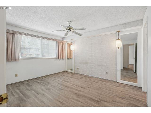 820 Ne COCHRAN Ave, Gresham, OR 97030