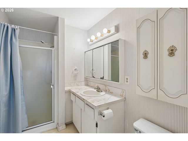 820 Ne COCHRAN Ave, Gresham, OR 97030