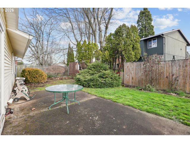 820 Ne COCHRAN Ave, Gresham, OR 97030