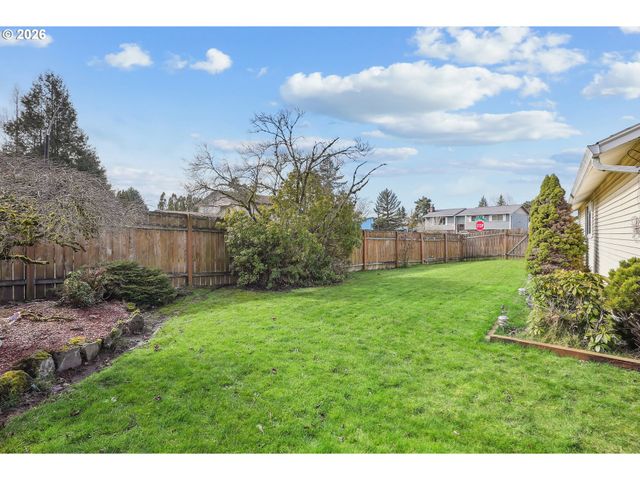 820 Ne COCHRAN Ave, Gresham, OR 97030