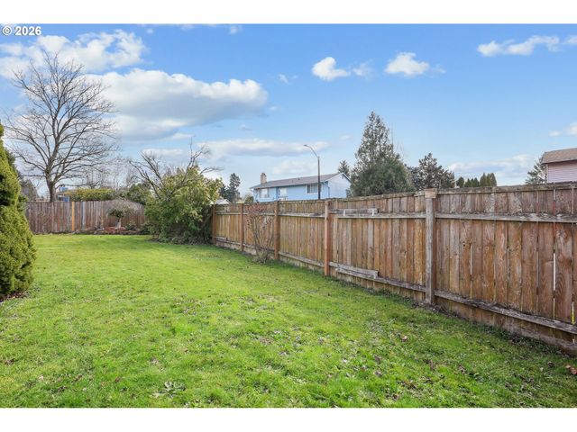 820 Ne COCHRAN Ave, Gresham, OR 97030