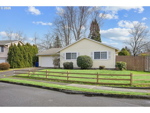 820 Ne COCHRAN Ave, Gresham, OR 97030