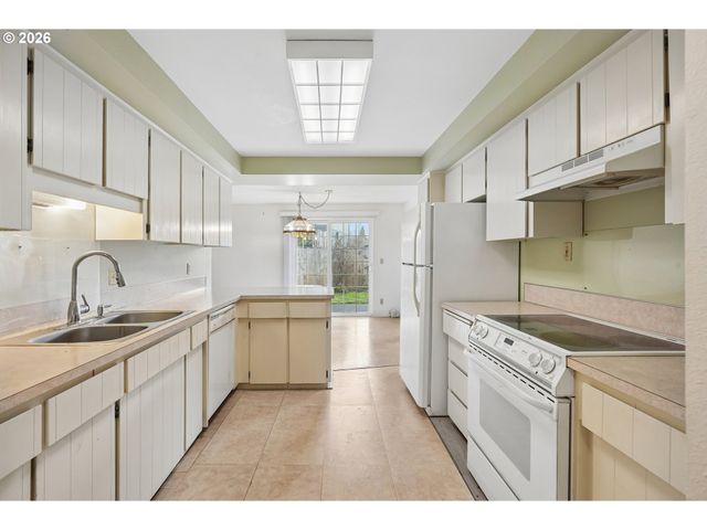 820 Ne COCHRAN Ave, Gresham, OR 97030