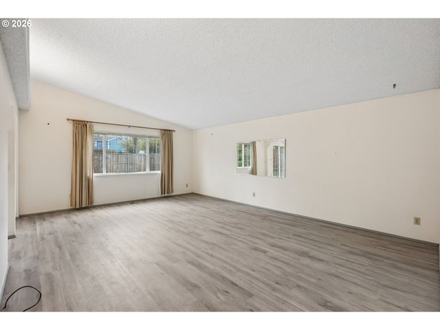 820 Ne COCHRAN Ave, Gresham, OR 97030