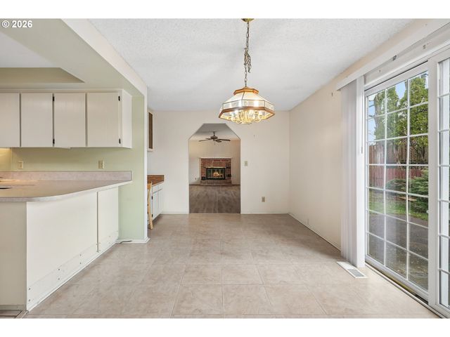 820 Ne COCHRAN Ave, Gresham, OR 97030