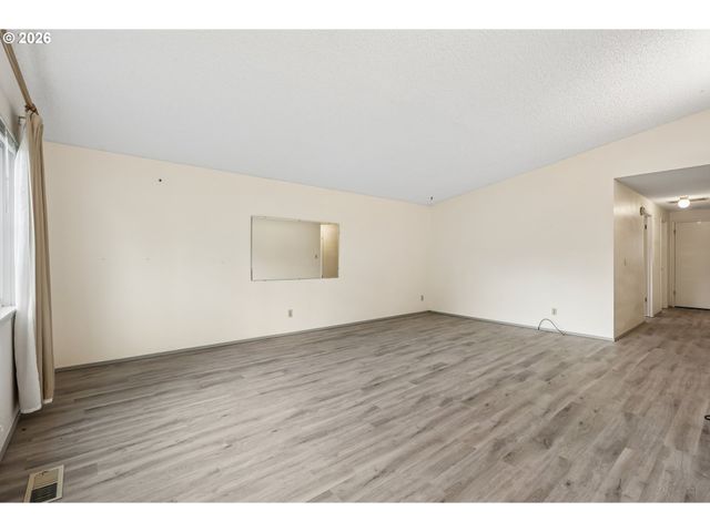 820 Ne COCHRAN Ave, Gresham, OR 97030