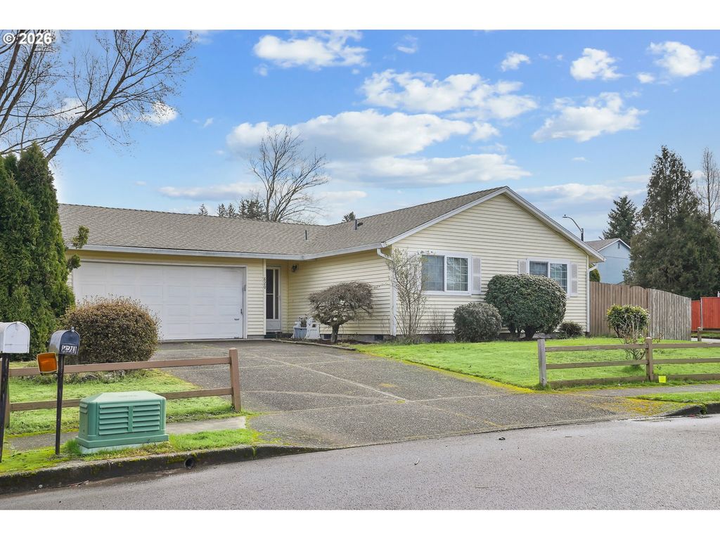 820 Ne COCHRAN Ave, Gresham, OR 97030