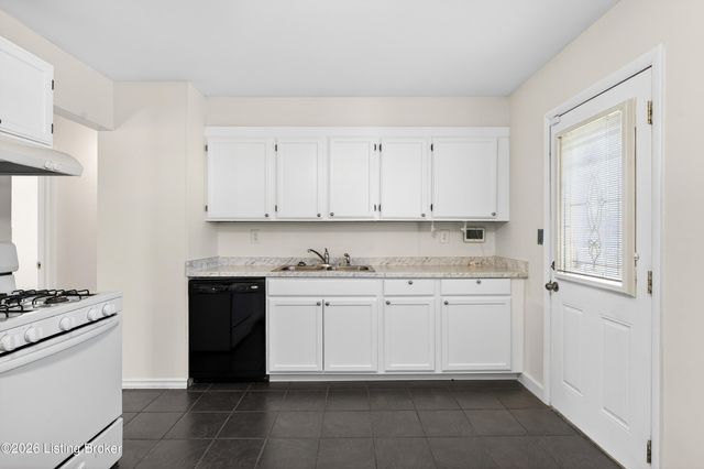 149 N Circlecrest Dr, Louisville, KY 40229