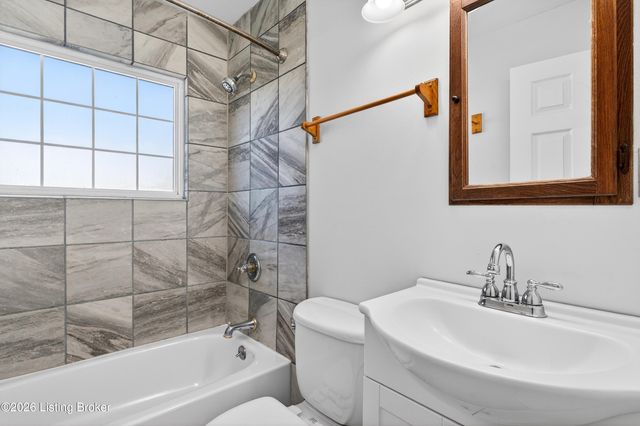 149 N Circlecrest Dr, Louisville, KY 40229