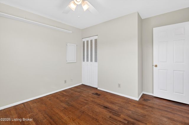 149 N Circlecrest Dr, Louisville, KY 40229