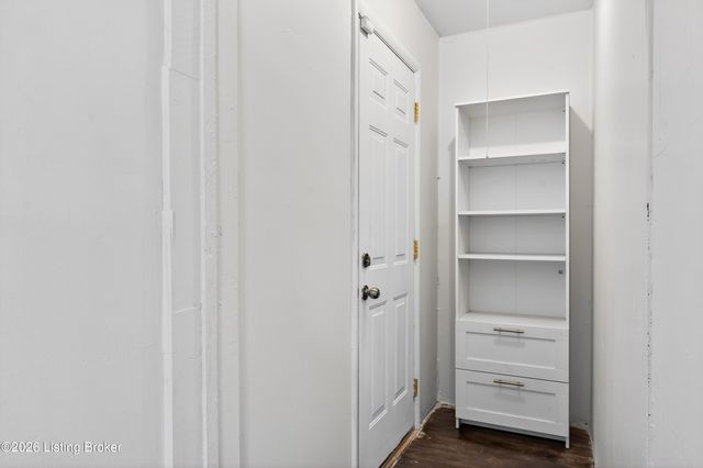 149 N Circlecrest Dr, Louisville, KY 40229