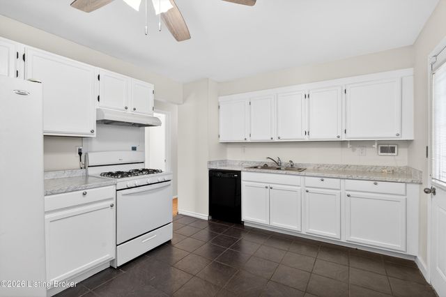 149 N Circlecrest Dr, Louisville, KY 40229