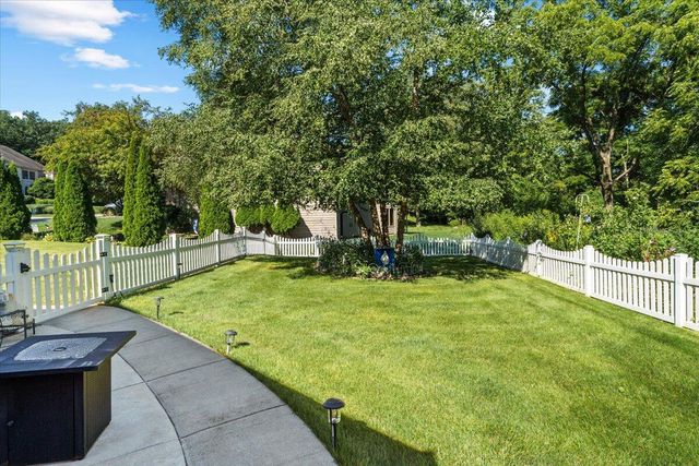 1270 E Greenview Place, Crown Point, IN 46307