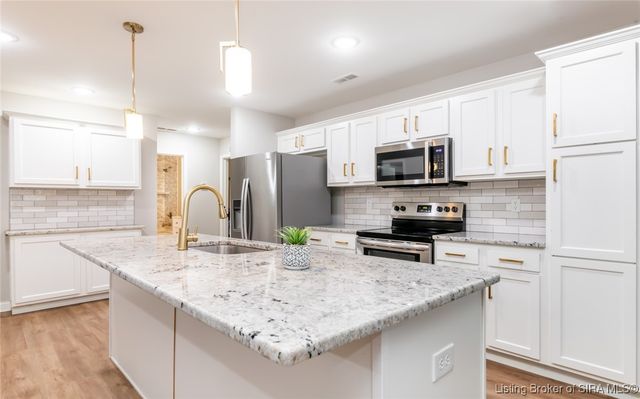 3829 Fiske Avenue, New Albany, IN 47150