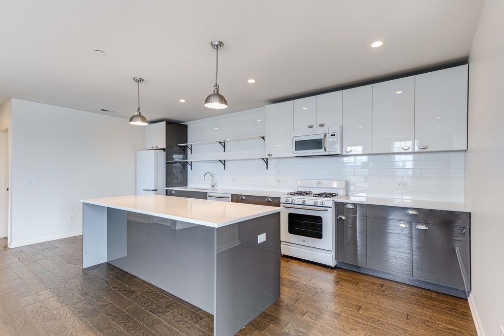 115 Lake Street 314, Libertyville, IL 60048