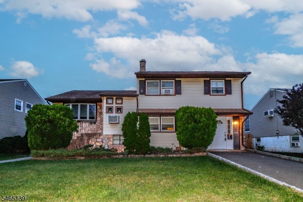 97 Sterling Dr, Woodbridge Twp., NJ 07067 — exterior
