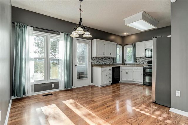 14891 S Summit Street, Olathe, KS 66062