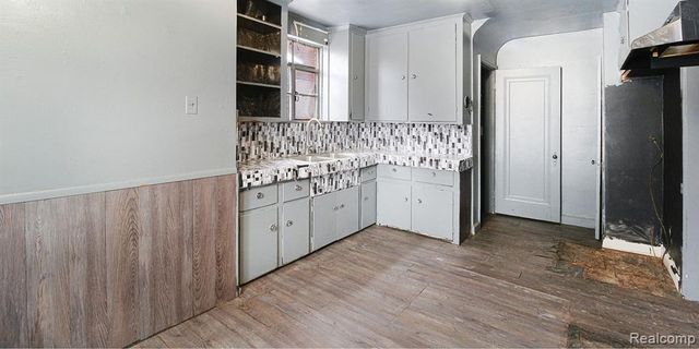 18679 Santa Barbara Drive, Detroit, MI 48221