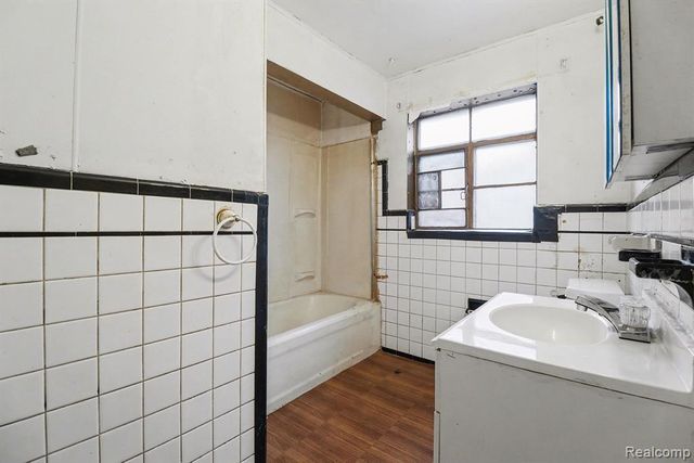 18679 Santa Barbara Drive, Detroit, MI 48221