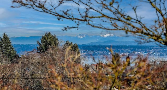 1126 17th Avenue E, Seattle, WA 98112