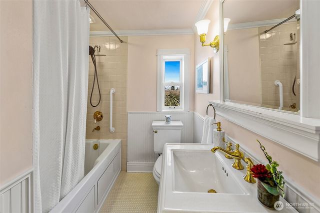 1126 17th Avenue E, Seattle, WA 98112