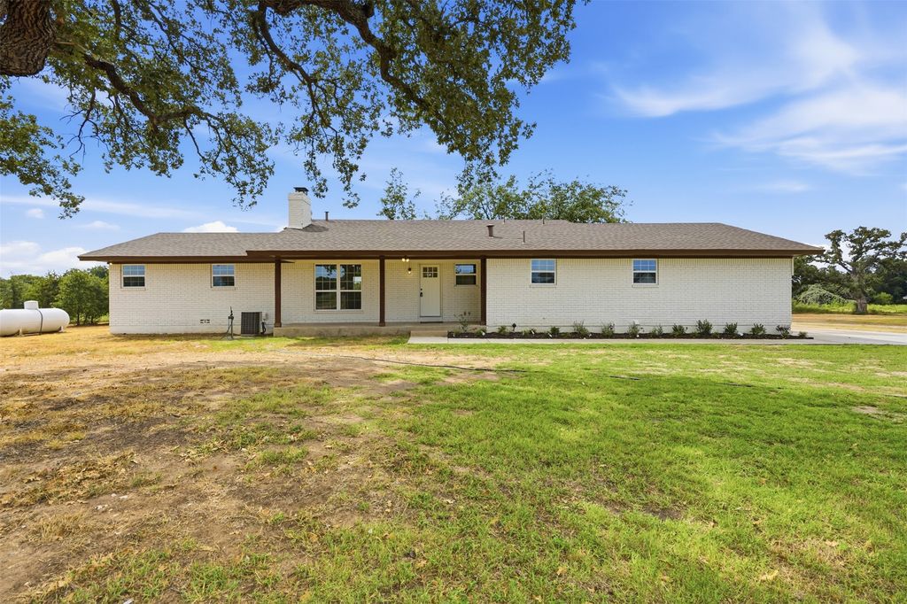 1024 Arbor Vista Drive, Azle, TX 76020 — exterior